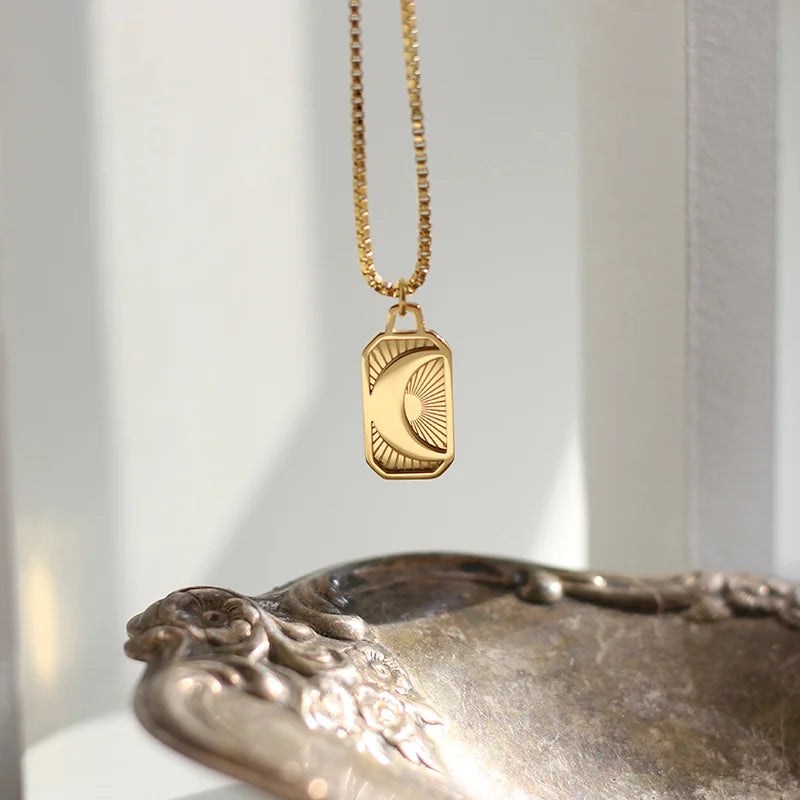 Vintage Stainless Steel Women Jewelry Engraved Sun Moon Plate Pendant 18k Gold Necklaces for Women Goth Gold Men's Chains 2021