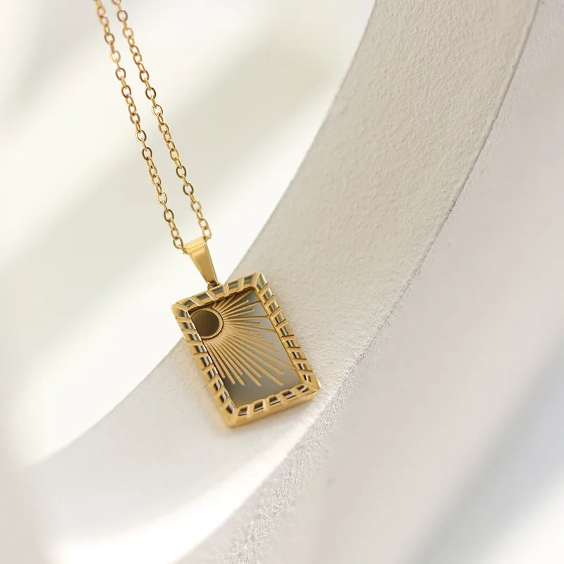 Vintage Stainless Steel Women Jewelry Engraved Sun Moon Plate Pendant 18k Gold Necklaces for Women Goth Gold Men's Chains 2021