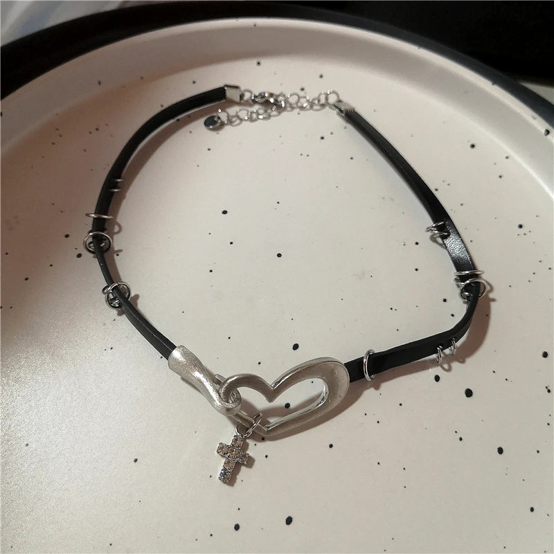 Goth Y2K Vintage Black Heart Cross Pendant Chain Choker Necklace For Men Women Hip Hop Rock Punk 90s Grunge Jewelry Accessories